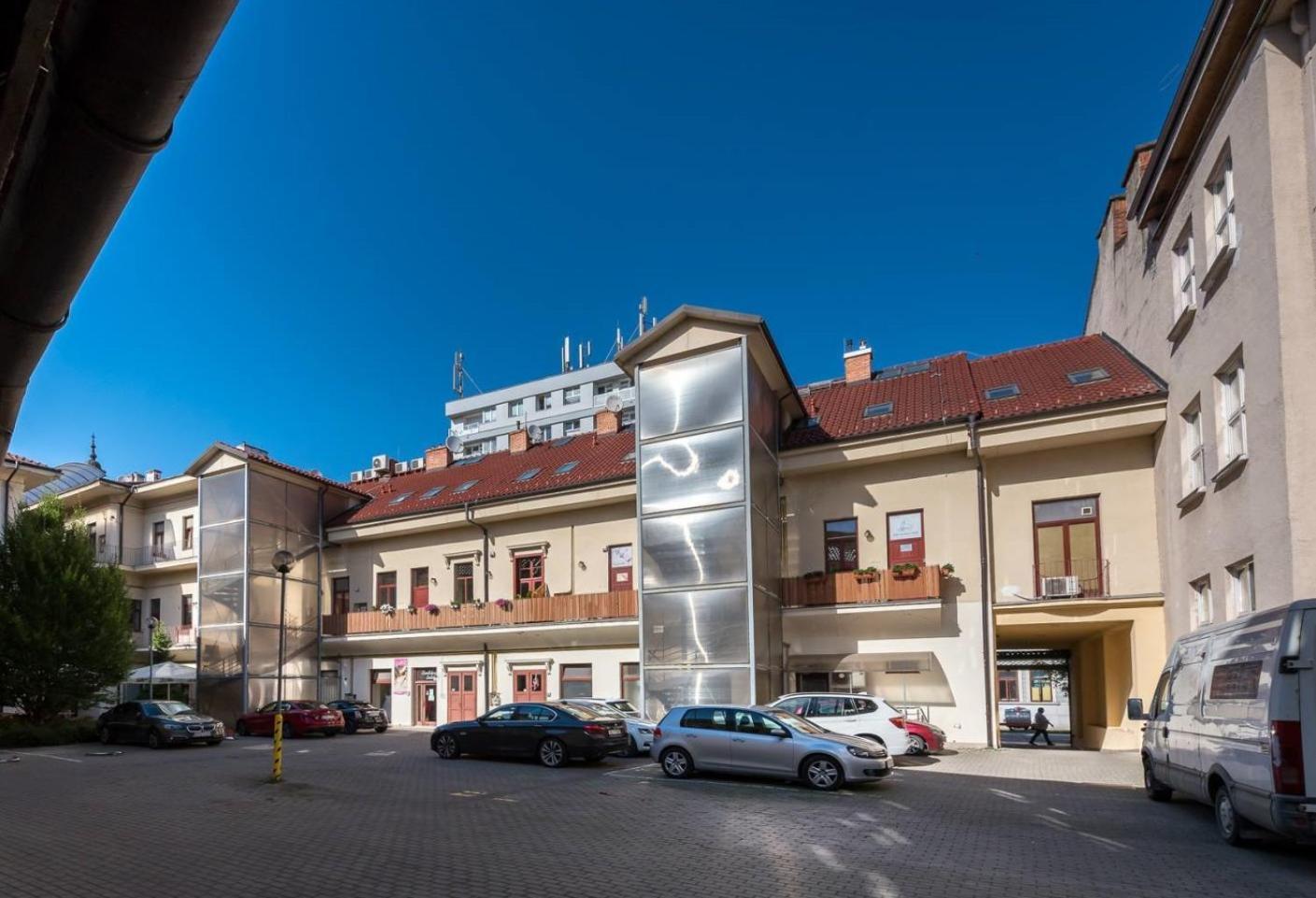 Understreet Studio With Private Parking Kosice Exterior photo