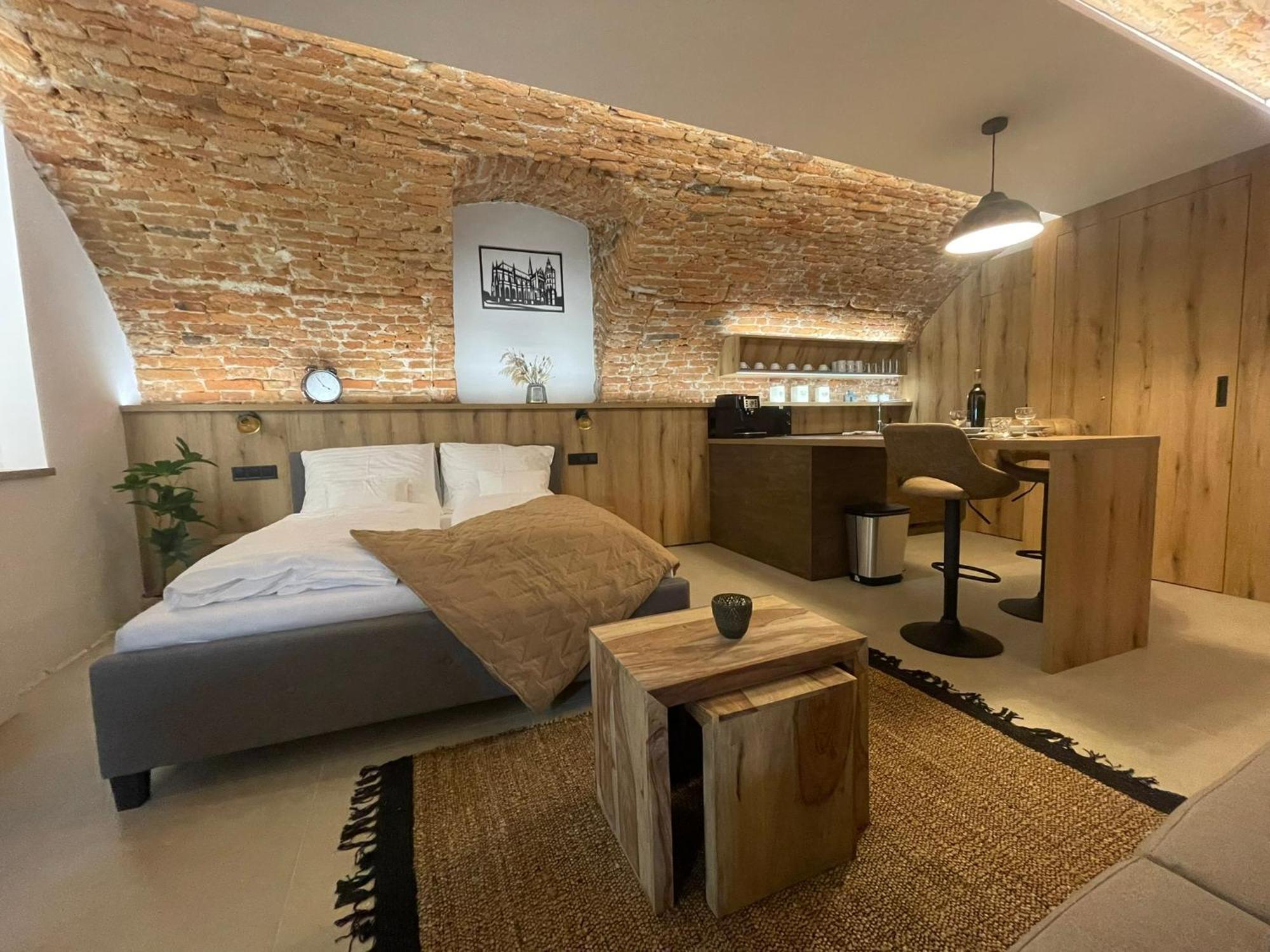 Understreet Studio With Private Parking Kosice Exterior photo